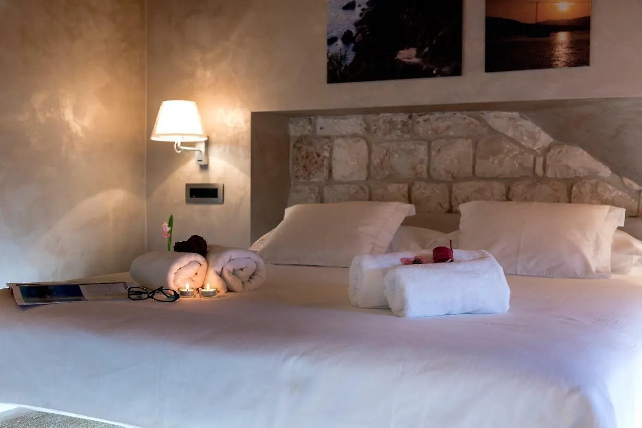 Villa Luna Trogir 3*,  Croatia
