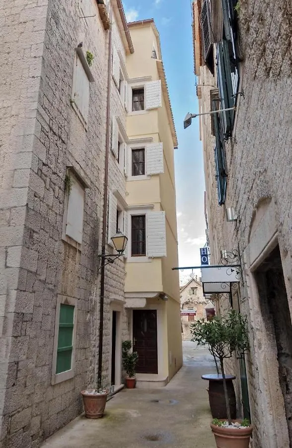 Villa Luna Trogir 3*,  Croatia
